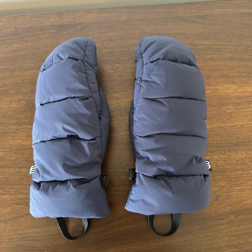 Aritzia Super Puff Waterproof Mittens S/M - 2023